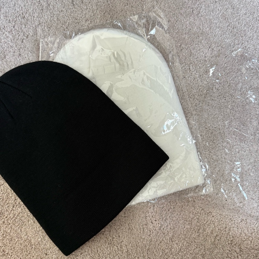 Amazon Black and White Beanie Set